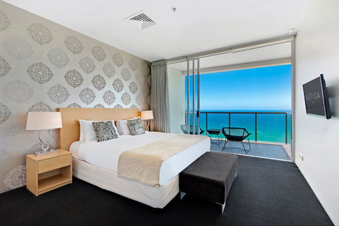 ULTIQA Air On Broadbeach - Accommodation Port Macquarie 2