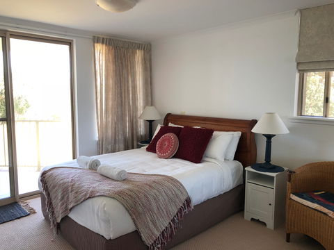 Whale Watch Ocean Beach Resort - Accommodation Port Macquarie 1