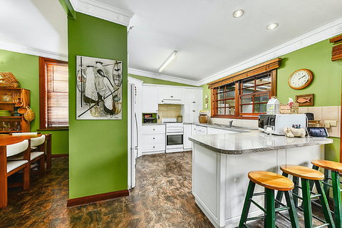 Bay Road - Walk To Blue Lake, CBD And Coffee Shops - Accommodation Port Macquarie 0