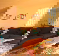 Berrara Lagoon Front Chalet - Accommodation Port Macquarie