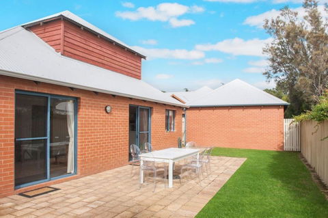 Wills - Accommodation Port Macquarie 1