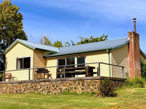 Adelong Valley Farm Stays - Moorallie Cottage - Accommodation Port Macquarie 1