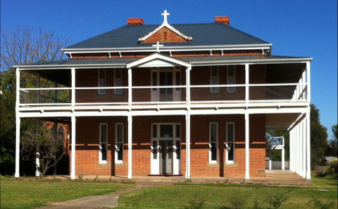Eddy's Of Canowindra - Accommodation Port Macquarie 0