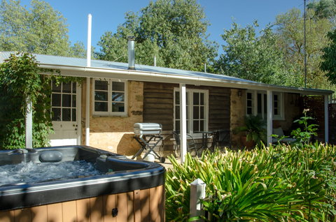 Ford Cottage Bed & Breakfast - Accommodation Port Macquarie 0