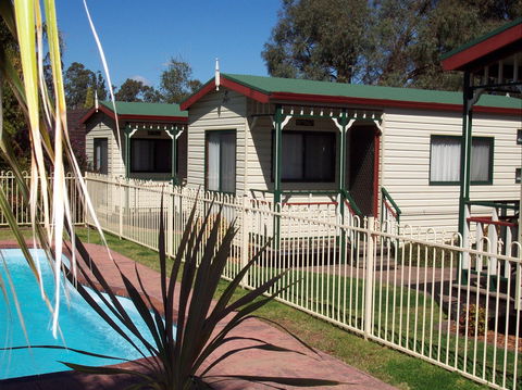 Parkes Country Cabins - Accommodation Port Macquarie 0