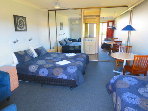 Sisleys Motel - Accommodation Port Macquarie 0