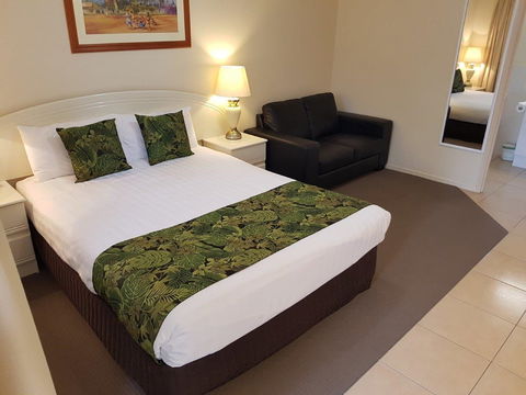The Palms Motel Chinchilla - Accommodation Port Macquarie 0