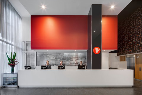 Travelodge Hotel Melbourne Docklands - Accommodation Port Macquarie 0