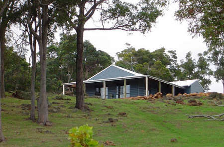 Vista Ridge Estate - Top Paddock Cottage - Accommodation Port Macquarie 0