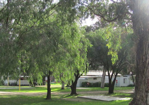 Lake Clifton Caravan Park - Accommodation Port Macquarie 2