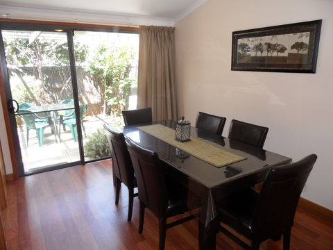 Adelaide Serviced Accommodation - Archer Townhouse - Accommodation Port Macquarie 1