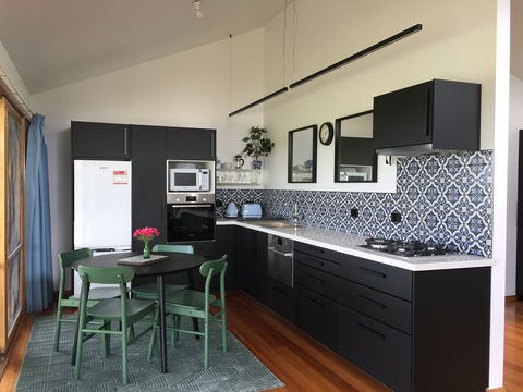 Black Cockatoo Cottages - Accommodation Port Macquarie 2