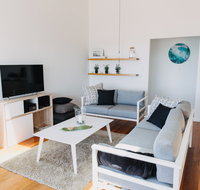BonniEscape - Island Style Living