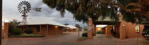 Mud Hut Motel - Accommodation Port Macquarie 0