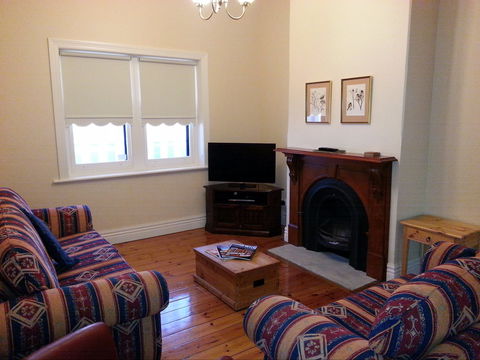 Phoenix Cottage - Accommodation Port Macquarie 1