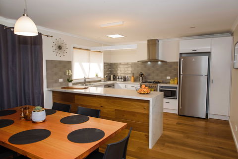 Port Albert Waterview Retreat - Accommodation Port Macquarie 1