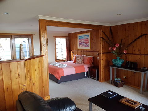 Bed In The Treetops - Accommodation Port Macquarie 1