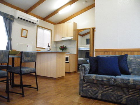 Lake Hamilton Motor Village And Caravan Park - Accommodation Port Macquarie 1