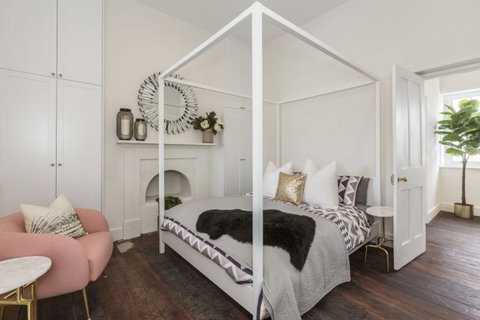 Landmark 1850s Family Fremantle Home - Accommodation Port Macquarie 0