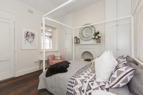 Landmark 1850s Family Fremantle Home - Accommodation Port Macquarie 1