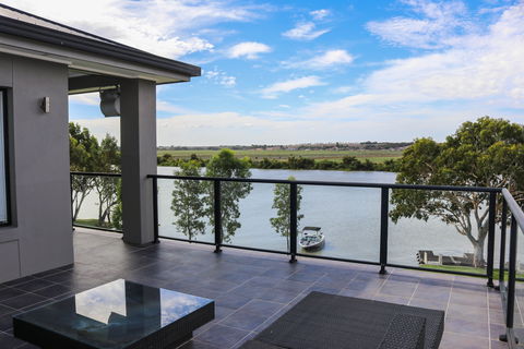 River Devine  White Sands Murray Bridge - Accommodation Port Macquarie 0