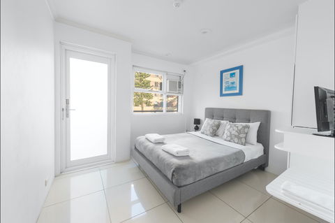 The Manly Hotel Est. 1964 - Accommodation Port Macquarie 1