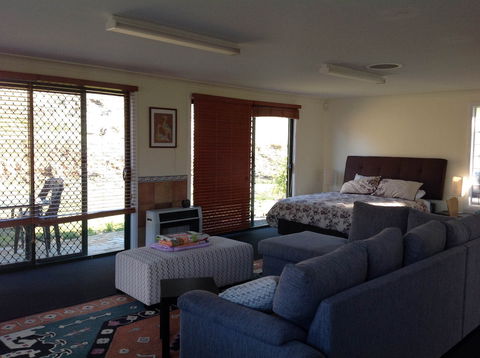 Tibuc Gardens Cottage - Accommodation Port Macquarie 2