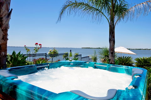 Edgewater Mulwala - Accommodation Port Macquarie 1