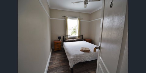 Family Hotel Cootamundra - Accommodation Port Macquarie 0