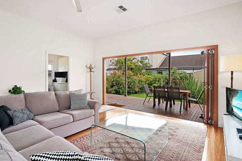 Newcastle Executive Homes - Cooks Hill Cottage - Accommodation Port Macquarie 0
