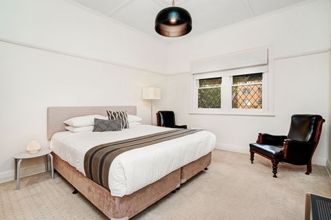 Newcastle Executive Homes - Cooks Hill Cottage - Accommodation Port Macquarie 1