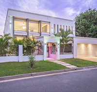 Riviera Waters Broadbeach - Vogue Holiday Homes - Accommodation Port Macquarie