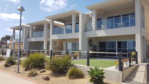 Wallaroo Jetty Holiday Accommodation - Accommodation Port Macquarie 1
