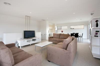 Golf Retreats Torquay - Accommodation Port Macquarie 2