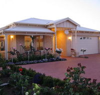 Sussex on Willis Cove Bed and Breakfast - Accommodation Port Macquarie