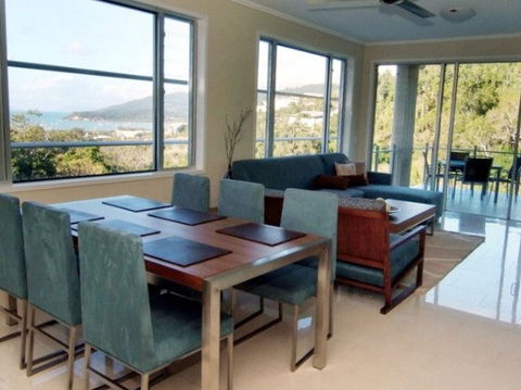 Summit Apartments Airlie Beach - Accommodation Port Macquarie 2