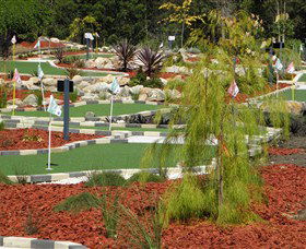 18 Hole Mini Golf - Club Husky - Accommodation Port Macquarie 0