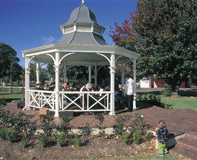 Muir House Art Gallery - Accommodation Port Macquarie 0