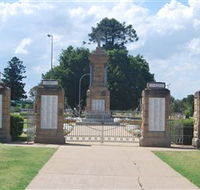 Warwick War Memorial and Gates - Accommodation Port Macquarie