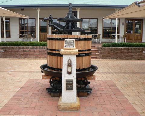 Best Tour - Accommodation Port Macquarie 1