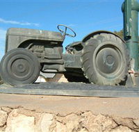 Ferguson Tractor Monument - Accommodation Port Macquarie
