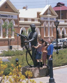 Miners Monument - Accommodation Port Macquarie 1