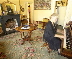 Jerilderie Historic Residence - Historic Home And Gardens - Accommodation Port Macquarie 3