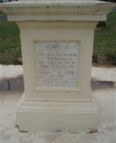 The Coronation Lamp Memorial - Accommodation Port Macquarie 1
