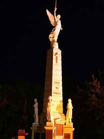 Cenotaph And Memorial Gates - Accommodation Port Macquarie 0