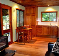 Waterfall Hideout-Rainforest Cabin for Couples - Accommodation Port Macquarie