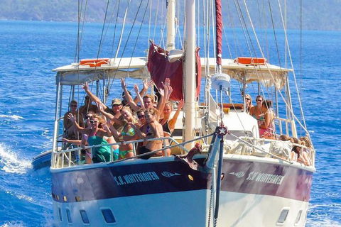2-Day Whitsundays Sailing Adventure: SV Whitehaven - Accommodation Port Macquarie 5