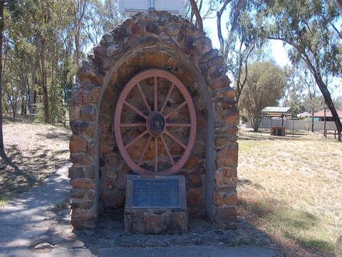 Jindera Pioneer Cairn - Accommodation Port Macquarie 0