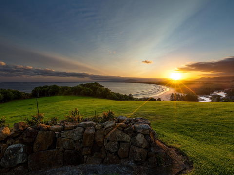 Sir Charles Kingsford Smith Memorial And Lookout - Accommodation Port Macquarie 0
