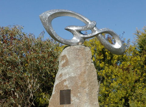 The Glen And Southern Cross Constellation Sculptures - Accommodation Port Macquarie 0